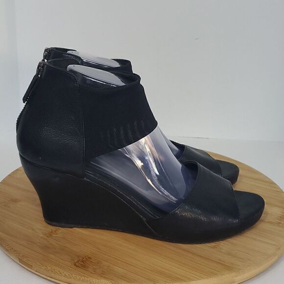 Eileen Fisher Corona Mid-Wedge Ankle Cuff Leather Sandal Black Size 9 - Picture 1 of 10